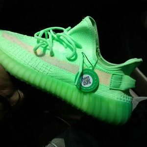 Yeezy v2 glow stock X verified